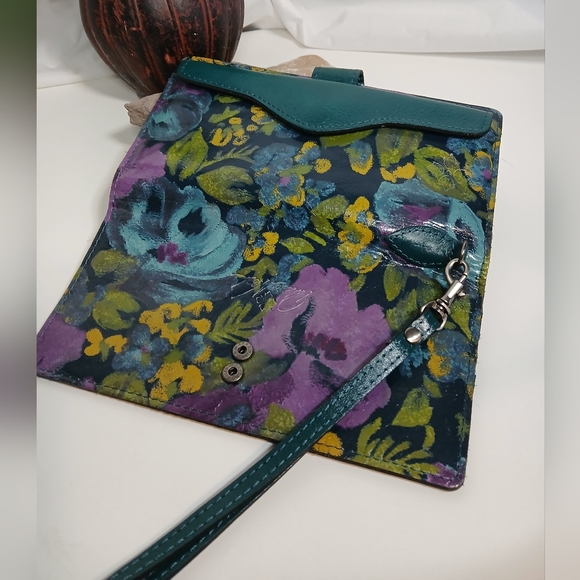 PATRICIA NASH Fold Over Wristlet Wallet Florals Leather "Peruvian Painting" - Picture 4 of 5